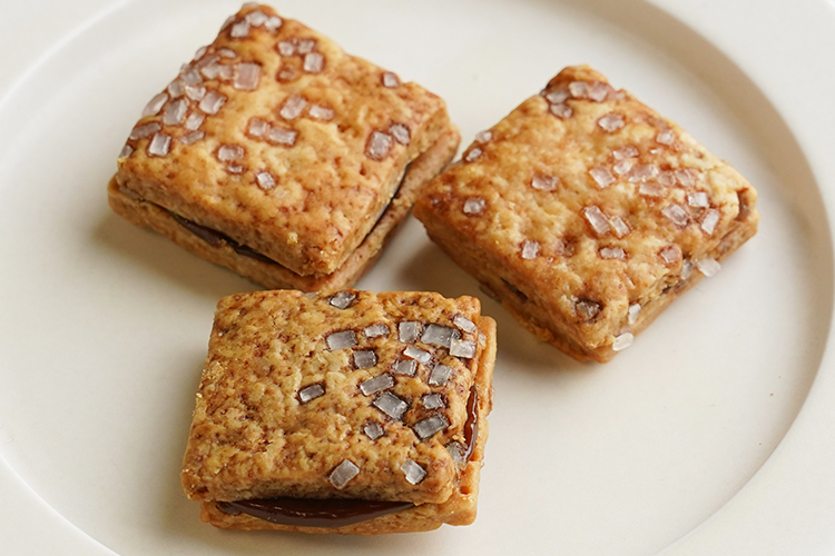 【送料無料】 Basque Burnt Cheese Cockie(caramel) バスクチーズクッキー(キャラメル)8個入