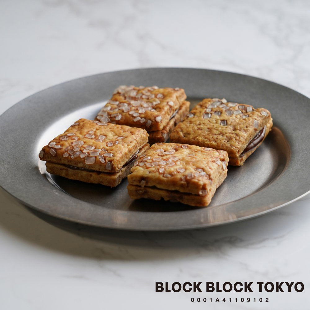 【送料無料、ポスト投函】BLOCK BLOCK TOKYO バスクチーズクッキー（ショコラ）4個入り／GIFT FOR YOU シール付 【gifteeクーポン】