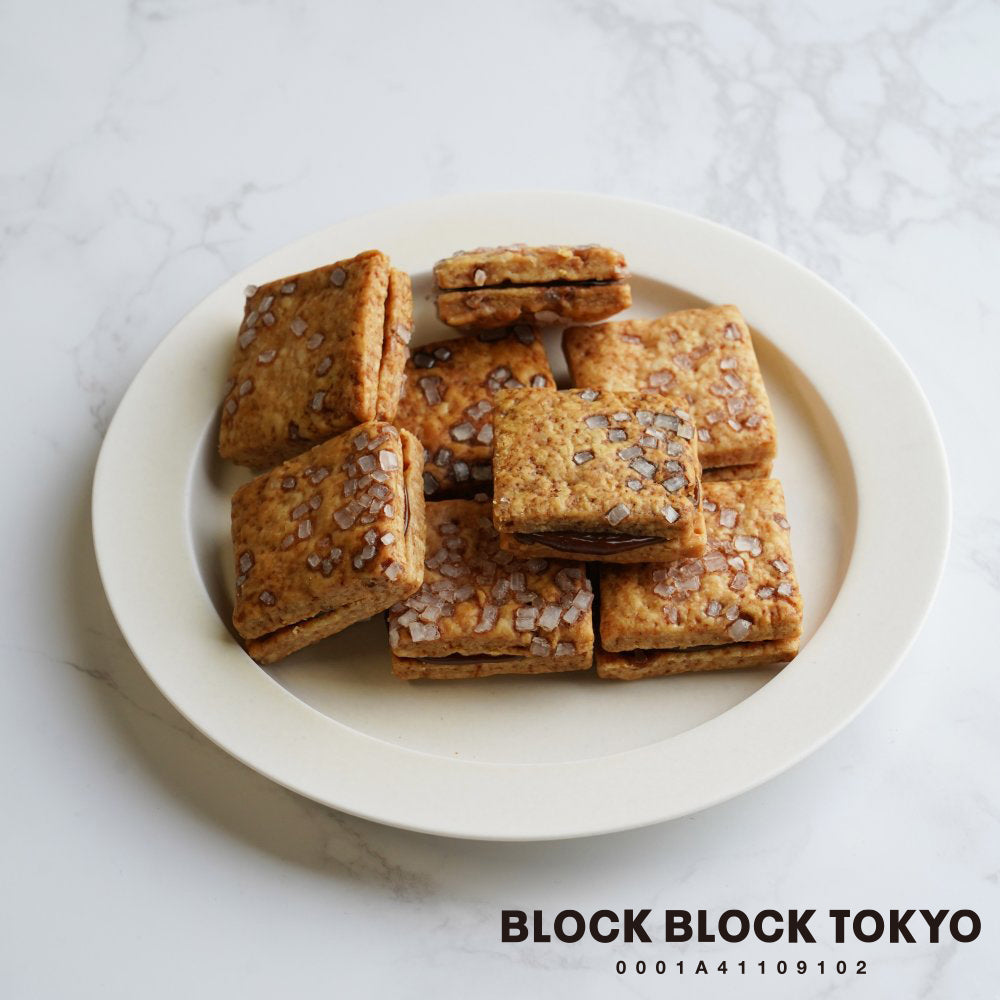 【送料無料、ポスト投函】BLOCK BLOCK TOKYO バスクチーズクッキー（キャラメル）4個入り／HAPPY BITHDAY シール付