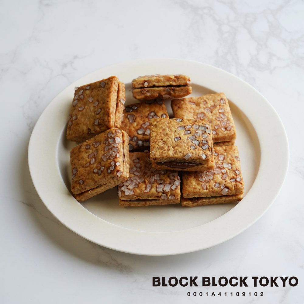 【送料無料、ポスト投函】BLOCK BLOCK TOKYO バスクチーズクッキー（キャラメル）4個入り／GIFT FOR YOU シール付