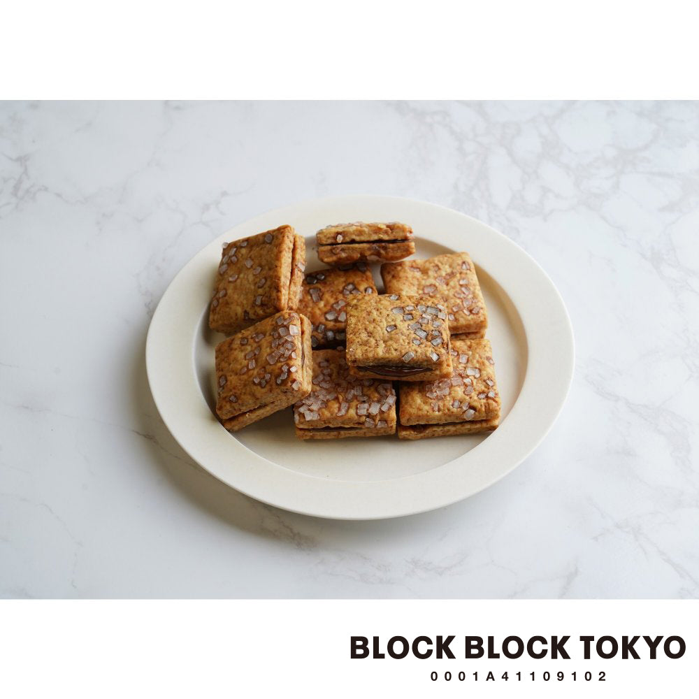 【送料無料、ポスト投函】BLOCK BLOCK TOKYO バスクチーズクッキー（キャラメル）８個入り／HAPPY BITHDAY シール付