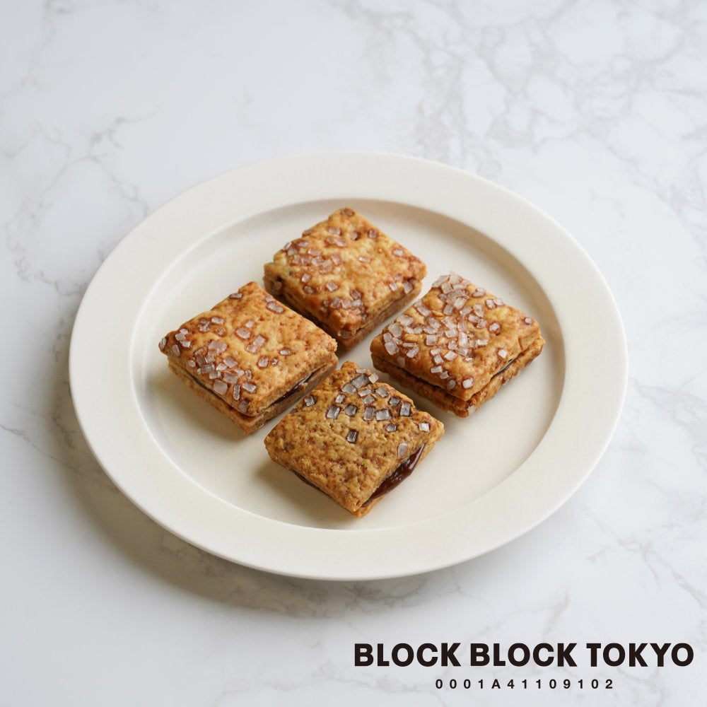 【送料無料、ポスト投函】BLOCK BLOCK TOKYO バスクチーズクッキー（キャラメル）８個入り／HAPPY BITHDAY シール付