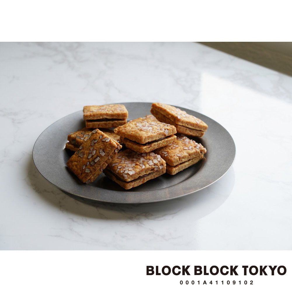 【送料無料、ポスト投函】BLOCK BLOCK TOKYO バスクチーズクッキー（ショコラ）８個入り／HAPPY BITHDAY シール付