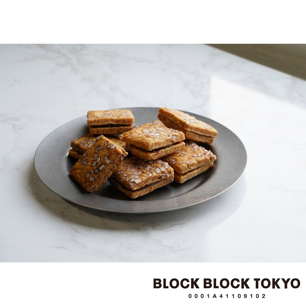 【送料無料、ポスト投函】BLOCK BLOCK TOKYO バスクチーズクッキー（ショコラ）８個入り／HAPPY BITHDAY シール付【gifteeクーポン】