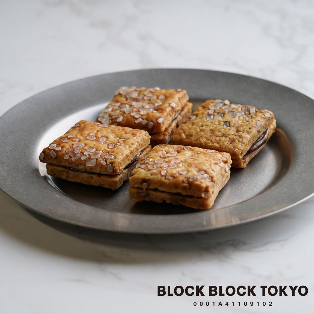 【送料無料、ポスト投函】BLOCK BLOCK TOKYO バスクチーズクッキー（ショコラ）８個入り／HAPPY BITHDAY シール付