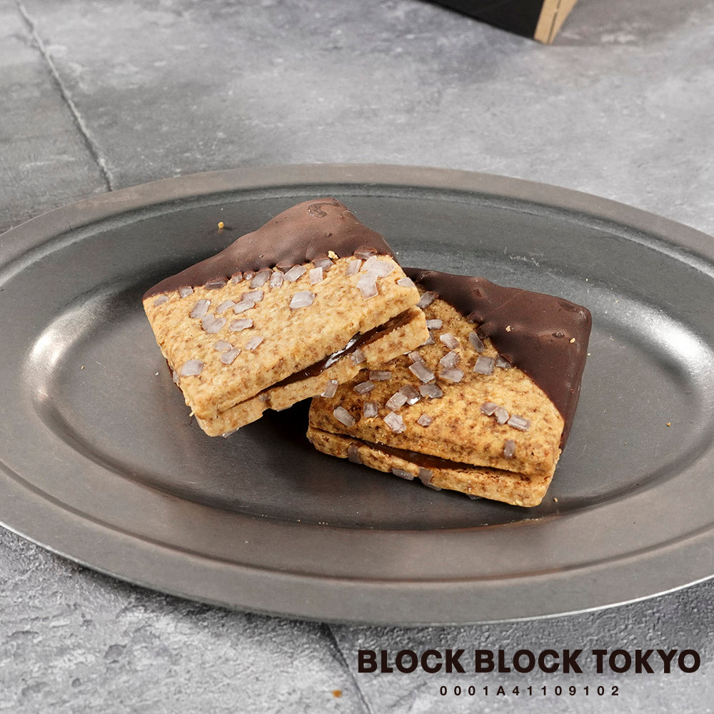 【送料無料、ポスト投函】BLOCK BLOCK TOKYO ショコラバスクチーズクッキー（キャラメル）8個入り／HAPPY BITHDAY シール付